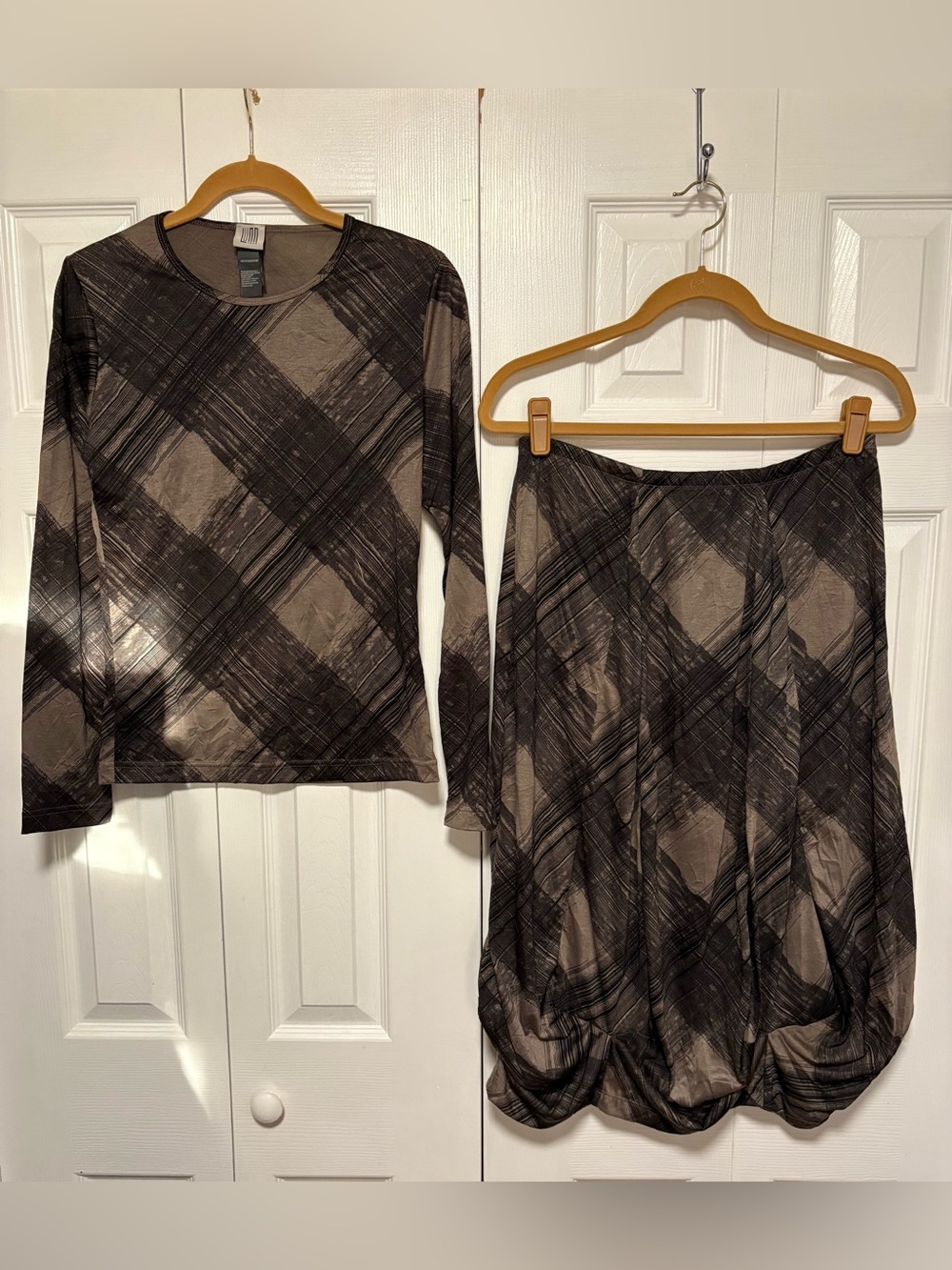 Lunn Abstract Print Taupe & Black Bubble Hem Skirt Set